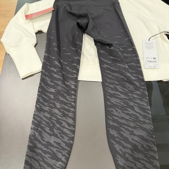 Lululemon NWT Black Wunder Under High Rise 25” tight - Picture 2 of 8